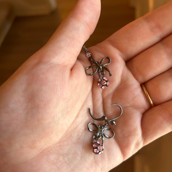 Betsey Johnson Vintage Bow Earrings - Picture 3 of 4